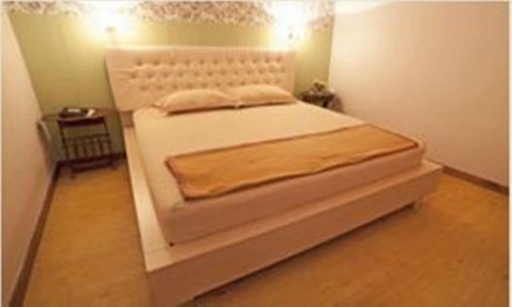 Mojokerto Classic Homestay Εξωτερικό φωτογραφία